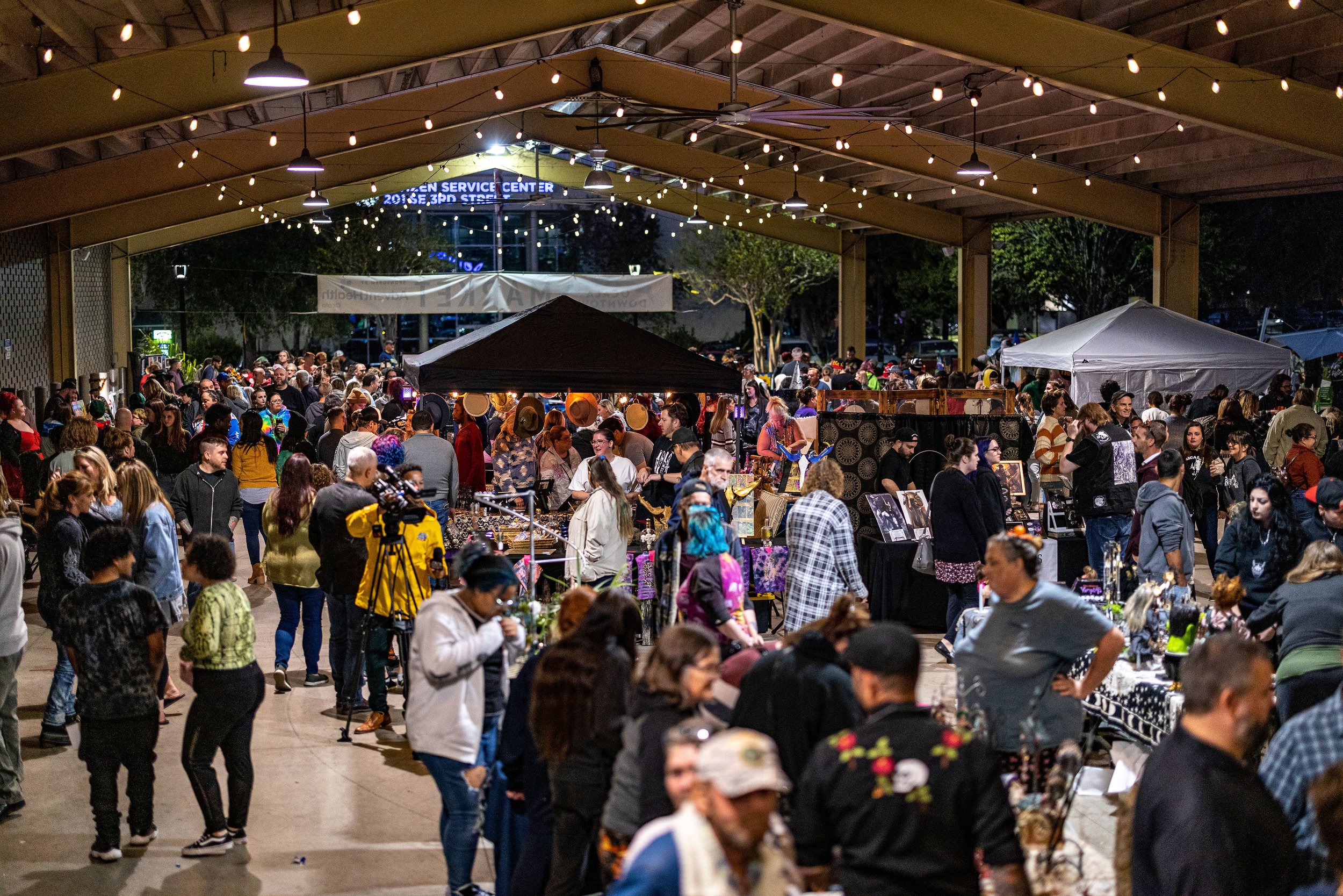 Florida Oddities Markets Crowd of customers and vendors